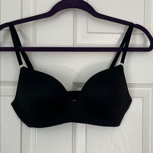 Victoria's Secret Wireless Push-up Black Bra